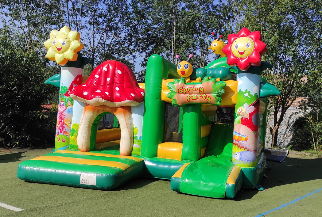 Hüpfburg im Erlebnispark Voglsam